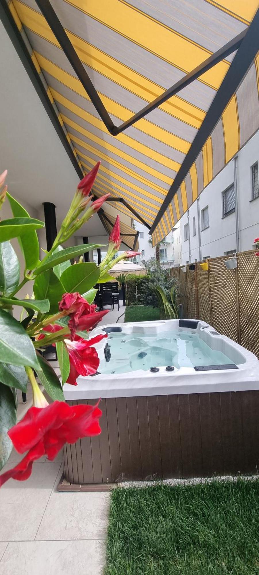 罗西尼酒店 利尼亚诺萨比亚多罗 外观 照片
